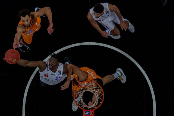 老鹰以为交 老鹰以为交