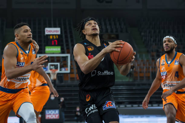 对主队处以 对主队处以